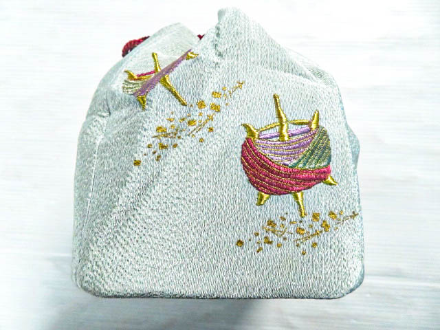 リサイクル　和装小物　巾着バッグ　金彩　金糸　糸巻き文